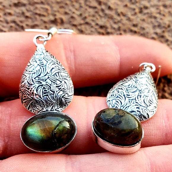New Labradorite Silver Earrings. - Picture 4 of 9